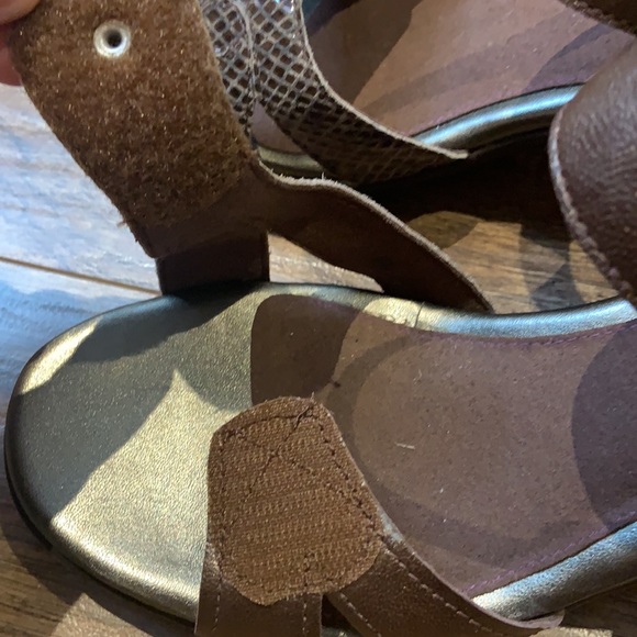 Aravon womens Medici Sandal Heeled Sandal - Picture 5 of 14